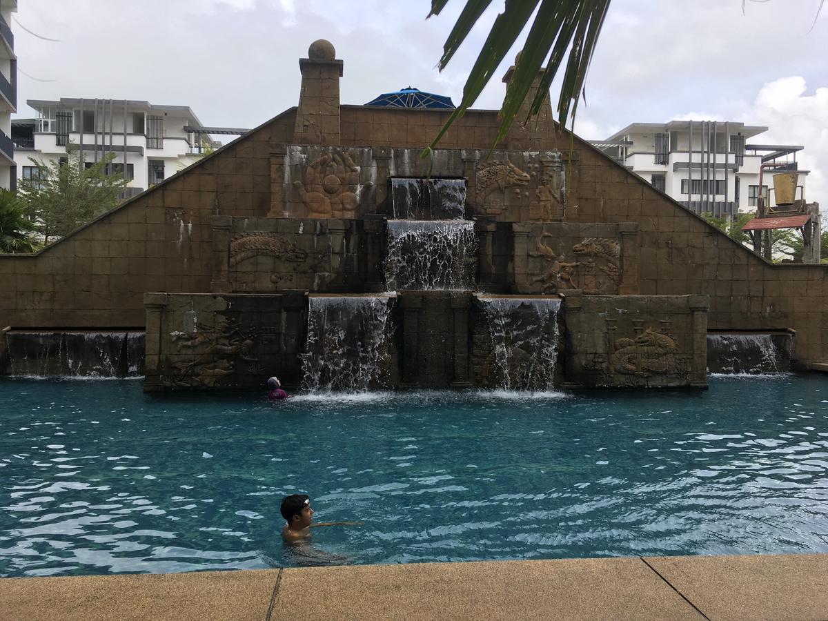 Private Unit @ Sg Resort Residences Kuantan Buitenkant foto